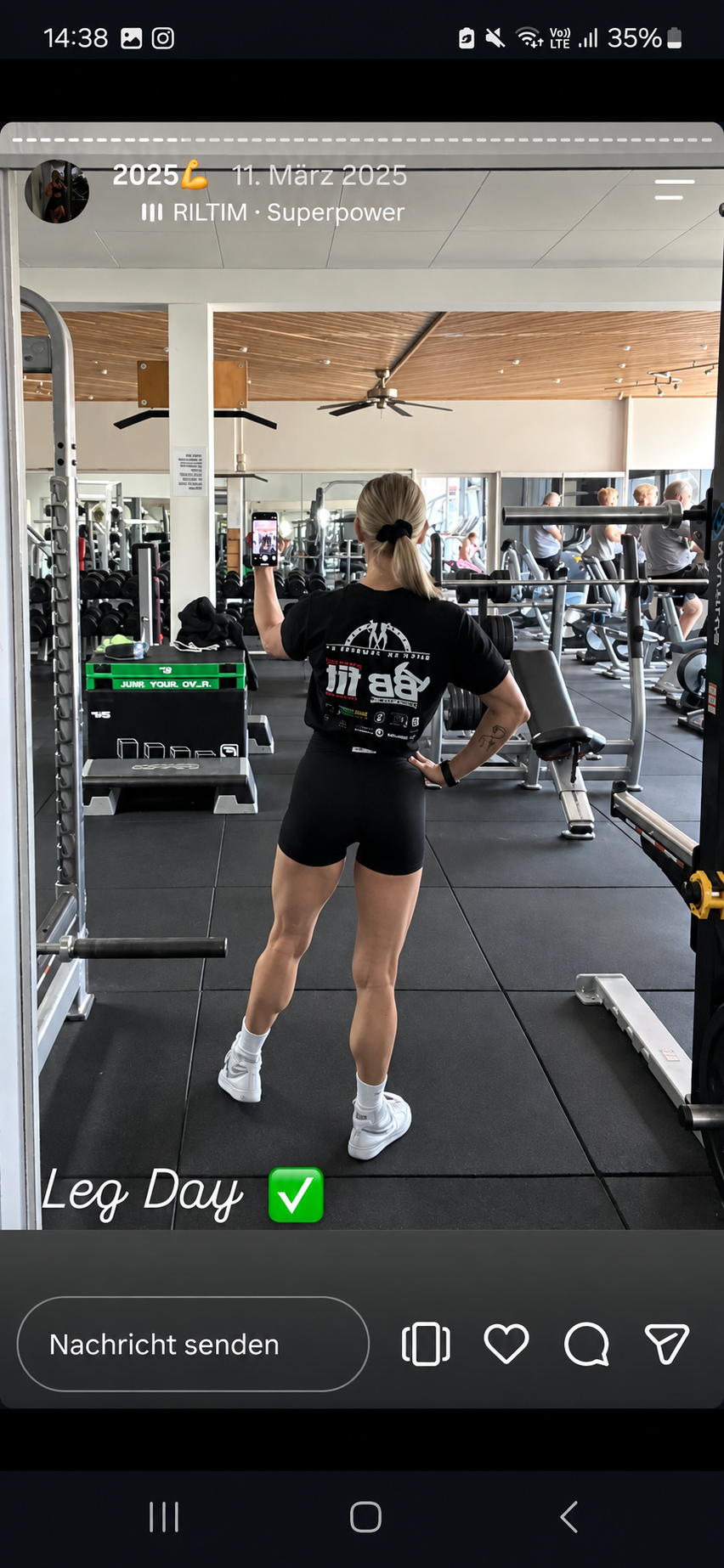 Natali an einem Trainingstag im Fitnessstudio